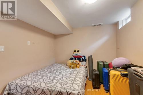 7448 Village Walk, Mississauga, ON - Indoor Photo Showing Bedroom