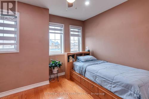 7448 Village Walk, Mississauga, ON - Indoor Photo Showing Bedroom