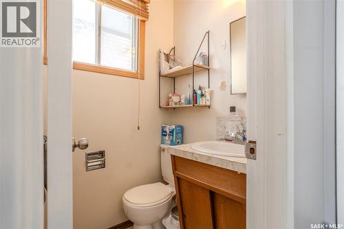 60 Clark Crescent, Saskatoon, SK - Indoor Photo Showing Bathroom