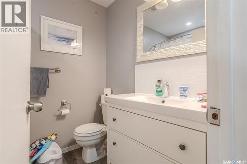60 Clark Crescent, Saskatoon, SK - Indoor Photo Showing Bathroom