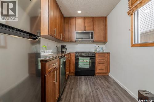 60 Clark Crescent, Saskatoon, SK - Indoor Photo Showing Kitchen