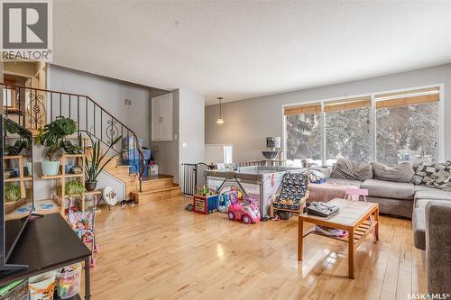 60 Clark Crescent, Saskatoon, SK - Indoor Photo Showing Living Room