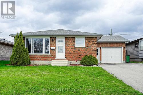 7 RAVEN AVENUE  St. Thomas, ON N5R 5K8