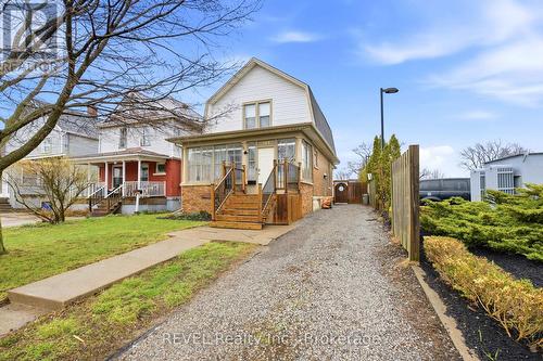 348 HELLEMS AVENUE  Welland (Welland Downtown), ON L3B 3C1