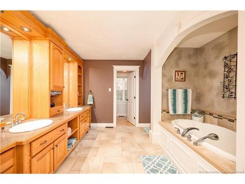 12 Highgate Crt, Riverview, NB 