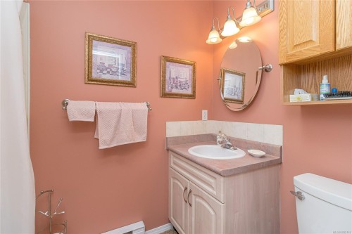 8008 Glenhurst Dr North, Crofton, BC 