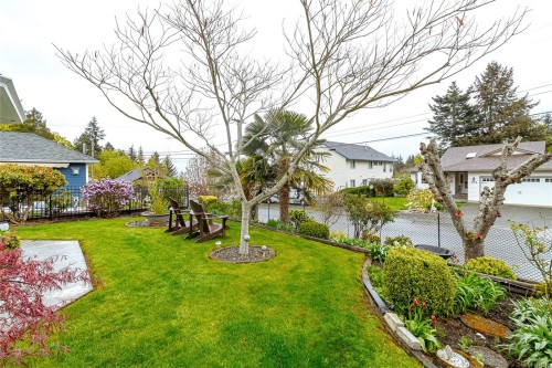 8008 Glenhurst Dr North, Crofton, BC 