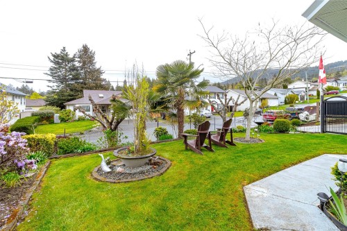 8008 Glenhurst Dr North, Crofton, BC 