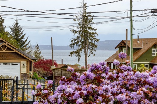 8008 Glenhurst Dr North, Crofton, BC 