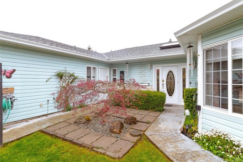 8008 Glenhurst Dr North, Crofton, BC 