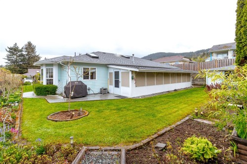 8008 Glenhurst Dr North, Crofton, BC 