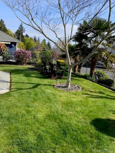 8008 Glenhurst Dr North, Crofton, BC 