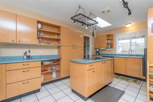 8008 Glenhurst Dr North, Crofton, BC 