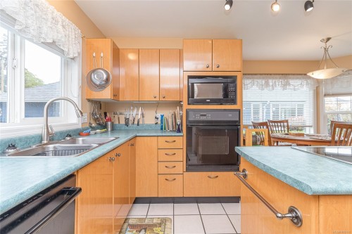 8008 Glenhurst Dr North, Crofton, BC 