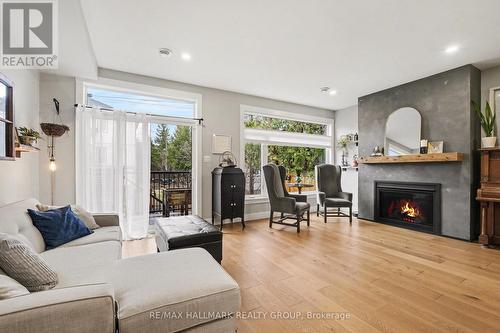 28 King George Street, Ottawa, ON - Indoor Photo Showing Living Room With Fireplace