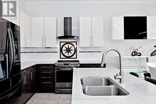 22 Walter Tunny Crescent, East Gwillimbury, ON - Indoor Photo Showing Kitchen With Double Sink