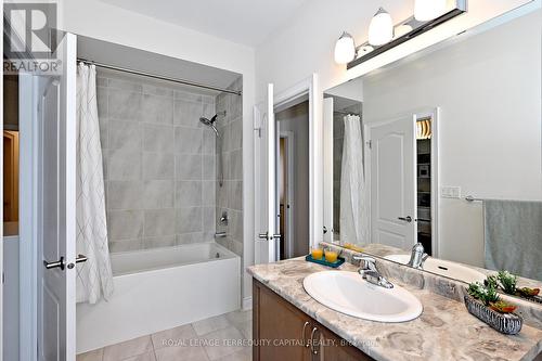 22 Walter Tunny Crescent, East Gwillimbury, ON - Indoor Photo Showing Bathroom
