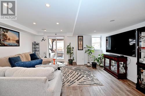 22 Walter Tunny Crescent, East Gwillimbury, ON - Indoor Photo Showing Living Room