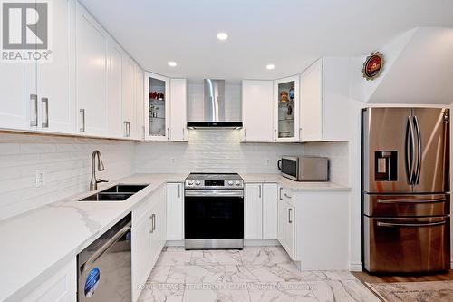 22 Walter Tunny Crescent, East Gwillimbury, ON - Indoor Photo Showing Kitchen With Double Sink With Upgraded Kitchen