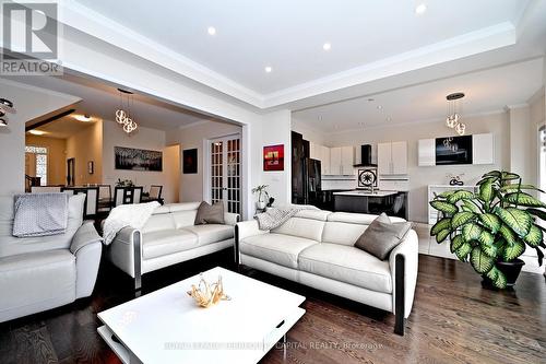 22 Walter Tunny Crescent, East Gwillimbury, ON - Indoor Photo Showing Living Room