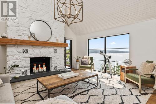 9 - 1184 Mortimer'S Point Road, Muskoka Lakes (Medora), ON - Indoor Photo Showing Living Room With Fireplace