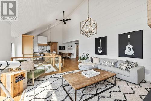 9 - 1184 Mortimer'S Point Road, Muskoka Lakes (Medora), ON - Indoor Photo Showing Living Room