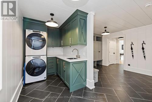 9 - 1184 Mortimer'S Point Road, Muskoka Lakes (Medora), ON - Indoor Photo Showing Laundry Room