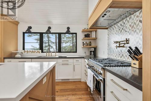 9 - 1184 Mortimer'S Point Road, Muskoka Lakes (Medora), ON - Indoor Photo Showing Kitchen With Upgraded Kitchen