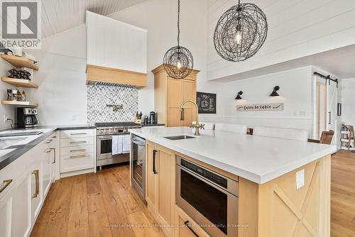 9 - 1184 Mortimer'S Point Road, Muskoka Lakes (Medora), ON - Indoor Photo Showing Kitchen With Upgraded Kitchen