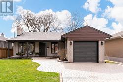 21 SPENCELY COURT Toronto, ON M9P 1N4