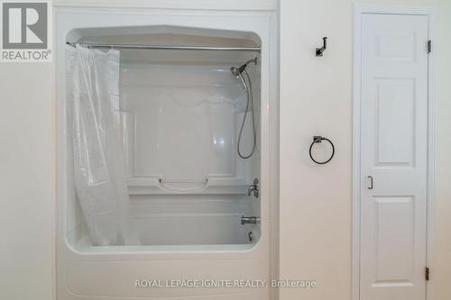 64 Templewood Drive, Kitchener, ON - Indoor Photo Showing Bathroom