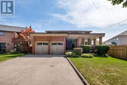 15 WESTROYAL ROAD Toronto, ON M9P 2C4
