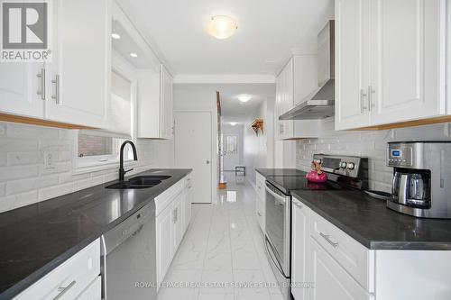 5593 Palmerston Crescent, Mississauga, ON - Indoor Photo Showing Kitchen With Double Sink With Upgraded Kitchen