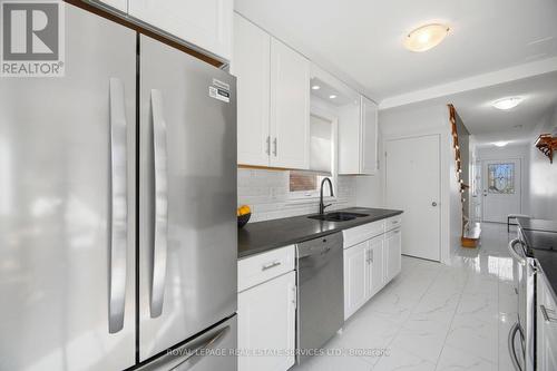 5593 Palmerston Crescent, Mississauga, ON - Indoor Photo Showing Kitchen
