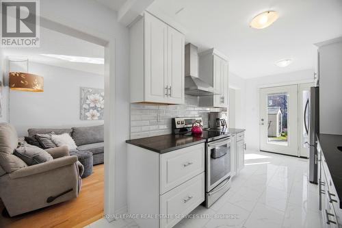 5593 Palmerston Crescent, Mississauga, ON - Indoor Photo Showing Kitchen