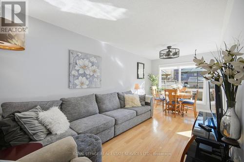 5593 Palmerston Crescent, Mississauga, ON - Indoor Photo Showing Living Room