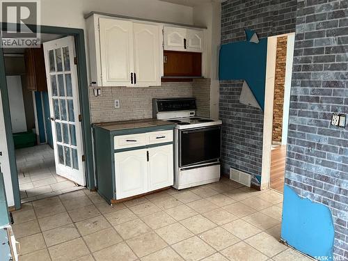 138 1St Avenue E, Montmartre, SK - Indoor Photo Showing Kitchen