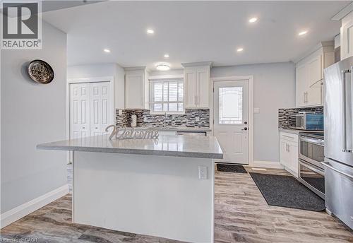 141 Mooregate Crescent, Kitchener, ON - Indoor Photo Showing Kitchen