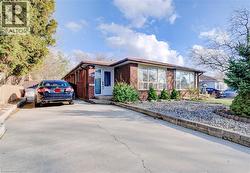 141 MOOREGATE Crescent  Kitchener, ON N2M 2E9
