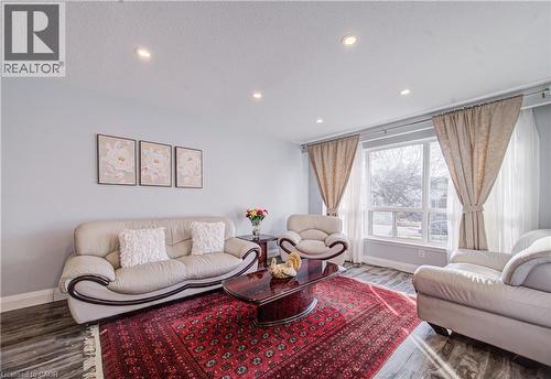 141 Mooregate Crescent, Kitchener, ON - Indoor Photo Showing Living Room