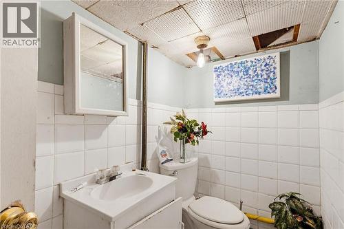 249 Wentworth Street N, Hamilton, ON - Indoor Photo Showing Bathroom