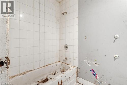 249 Wentworth Street N, Hamilton, ON - Indoor Photo Showing Bathroom