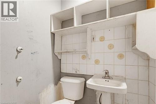 249 Wentworth Street N, Hamilton, ON - Indoor Photo Showing Bathroom