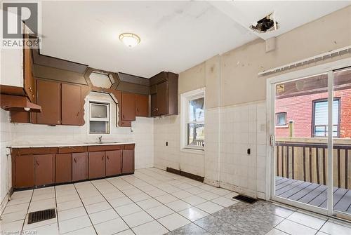 249 Wentworth Street N, Hamilton, ON - Indoor Photo Showing Kitchen