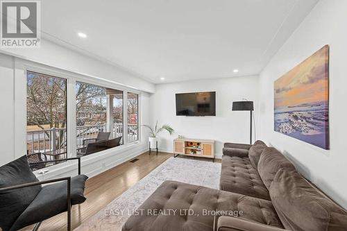 756 Dickens Avenue, Ottawa, ON - Indoor Photo Showing Living Room