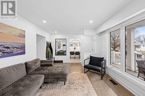 756 Dickens Avenue, Ottawa, ON - Indoor Photo Showing Living Room