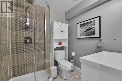 Apt 1 - lower level /3 piece bathroom - 212 Flora Street, Ottawa, ON - Indoor Photo Showing Bathroom