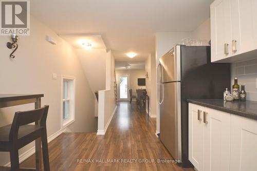 Apt 2 - 2nd level / Hallway - 212 Flora Street, Ottawa, ON - Indoor