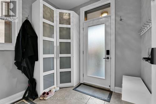 Vestibule - Entry to for unit 1&2 - 212 Flora Street, Ottawa, ON - Indoor Photo Showing Other Room