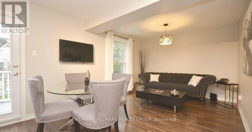 Apt 2 - 2nd level / Living room - 212 Flora Street, Ottawa, ON - Indoor